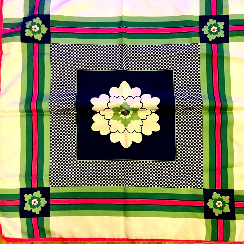 Beautiful, floral print Vintage scarf. - Picture 1 of 4